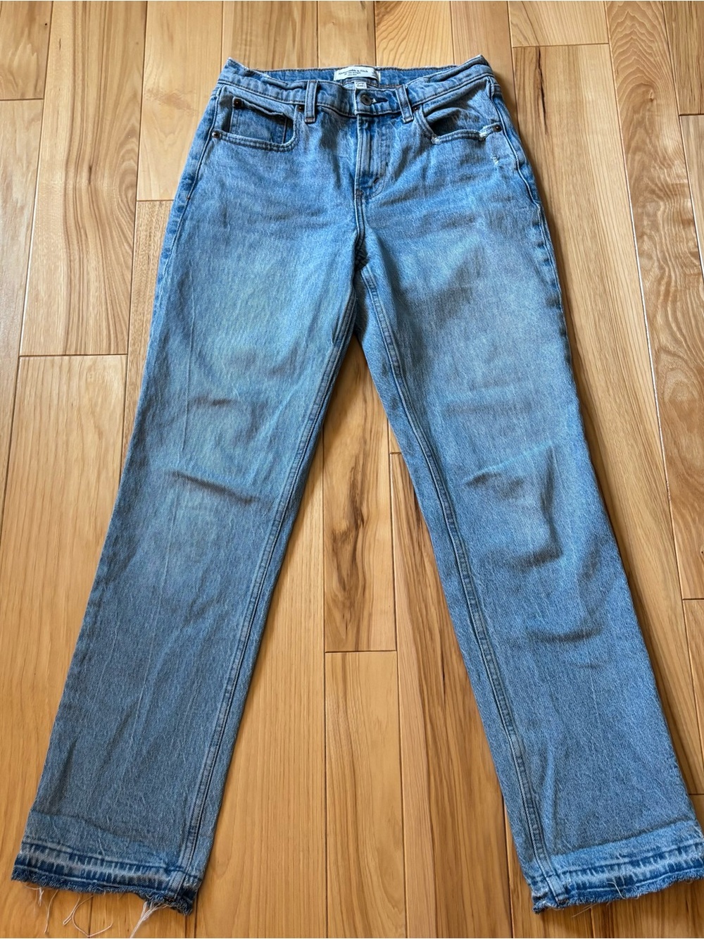 Abercrombie & Fitch Curve Love The 90s Straight Mid Rise Jeans